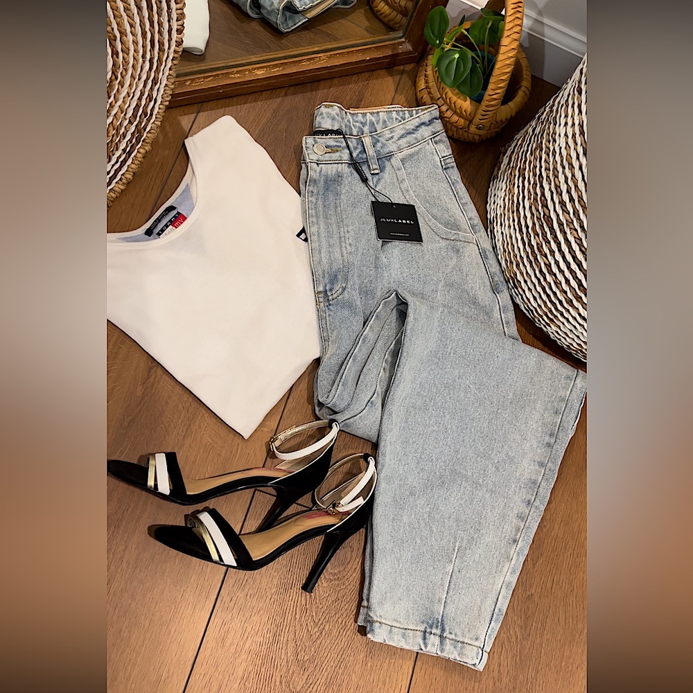 JLUXLABEL Eris High Waisted Relaxed Mom Jeans in Vintage light Denim Wash Small